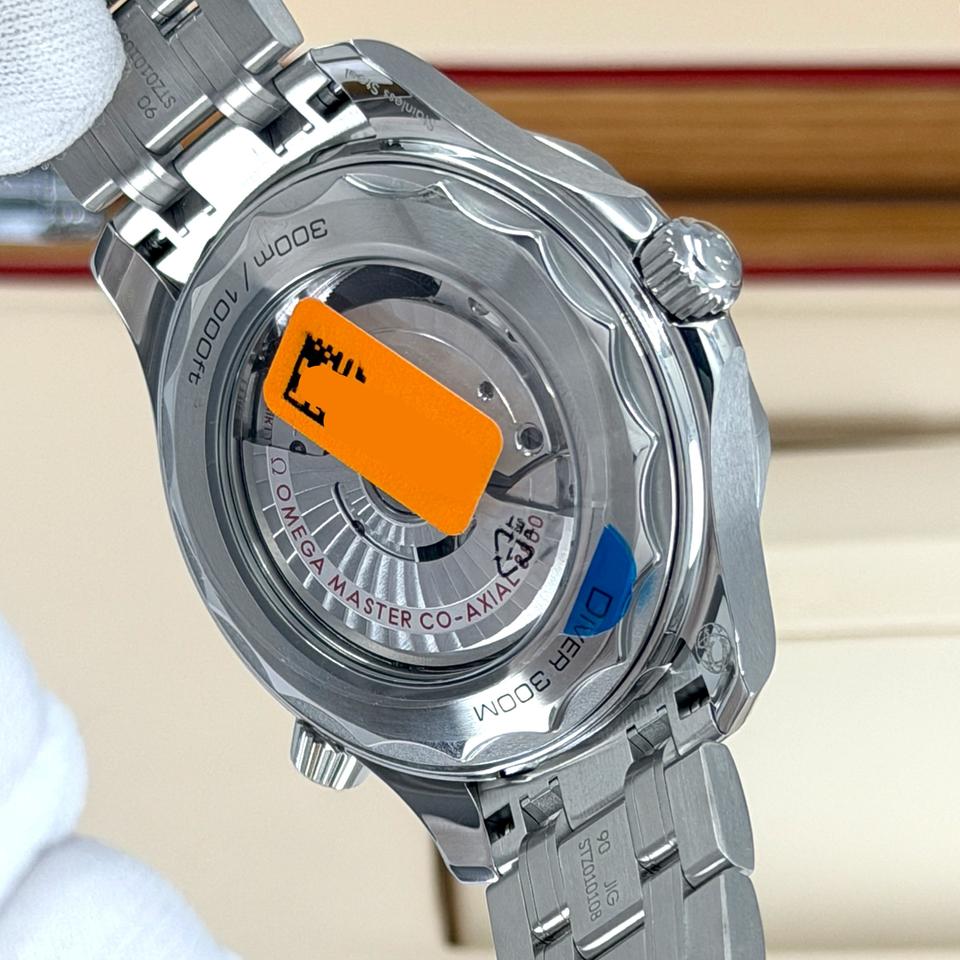 OMEGA Seamaster Diver 300M 210.30.42.20.10.001 42mm Green Ceramic Dial Stainless Steel Automatic Watch