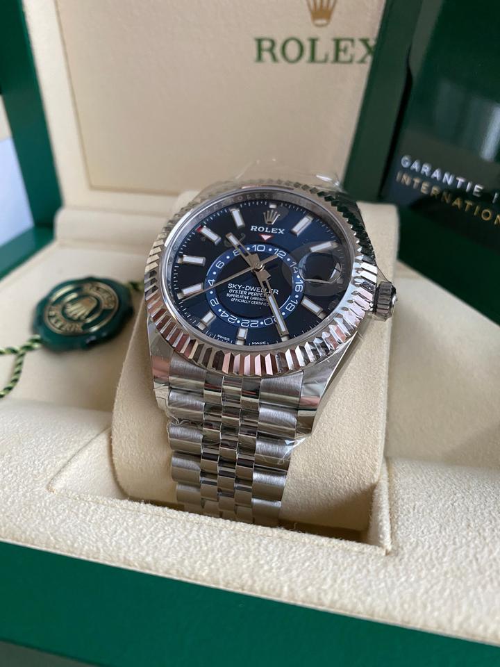 Rolex Sky-Dweller 326934 42mm Blue Dial Jubilee Bracelet Automatic Watch