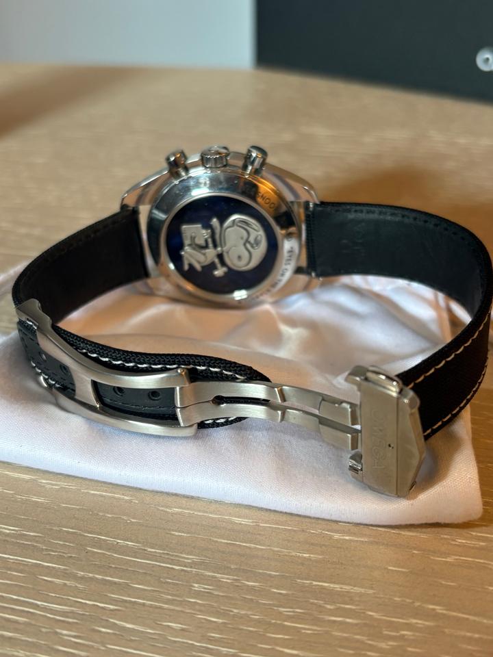 Omega Speedmaster Professional Moonwatch Snoopy Apollo 311.32.42.30.04.003