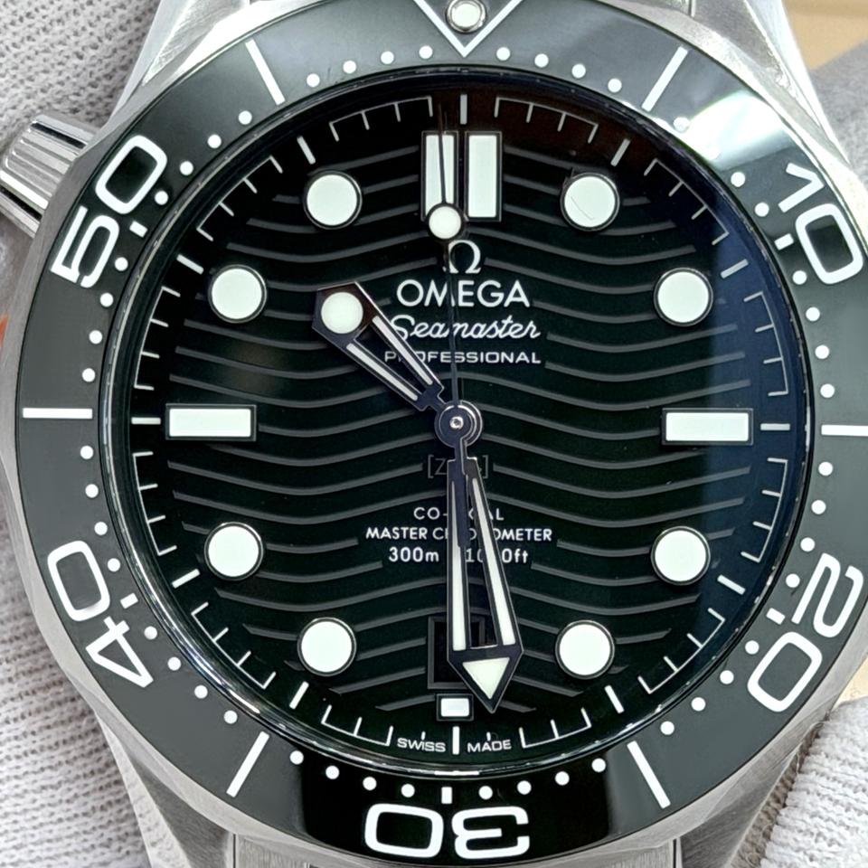 OMEGA Seamaster Diver 300M 210.30.42.20.10.001 42mm Green Ceramic Dial Stainless Steel Automatic Watch