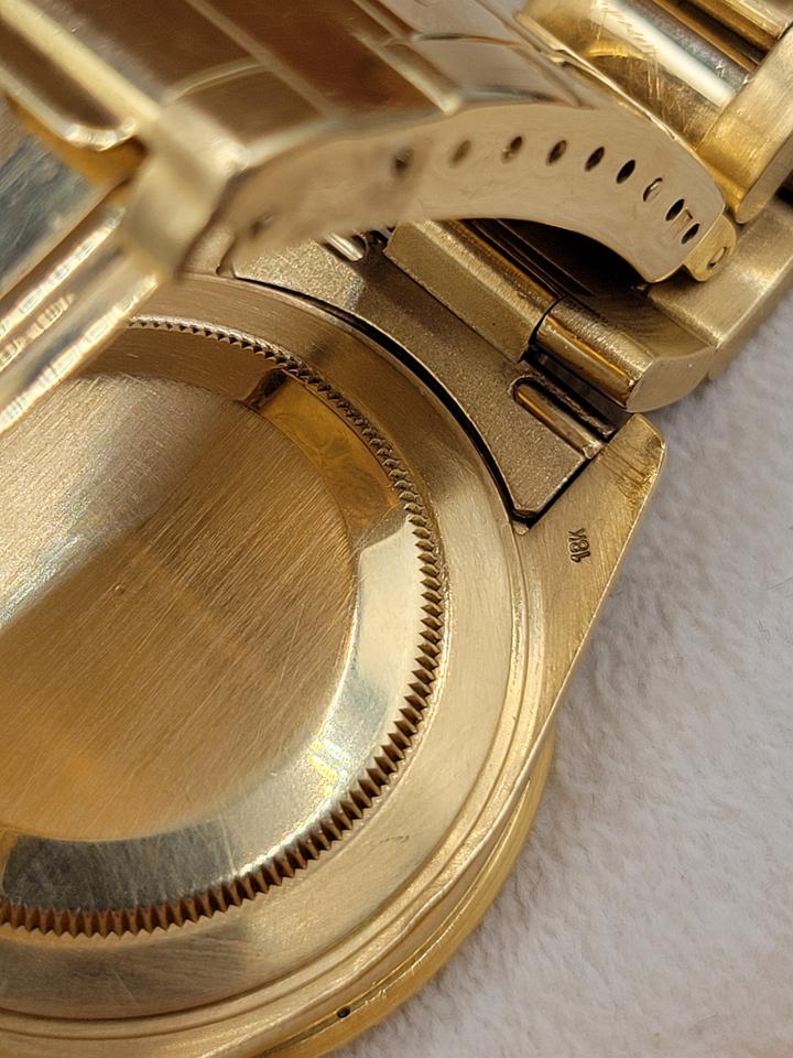 Rolex Submariner Date 16618 40mm Black Dial 18K Yellow Gold Automatic Watch