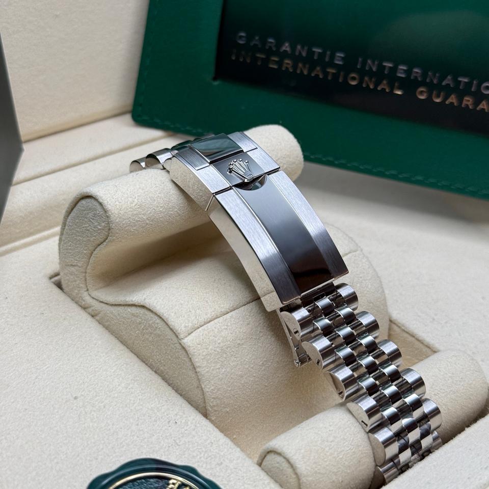 Rolex GMT-Master II 126710BLRO 40mm Black Dial Pepsi Bezel Jubilee Bracelet