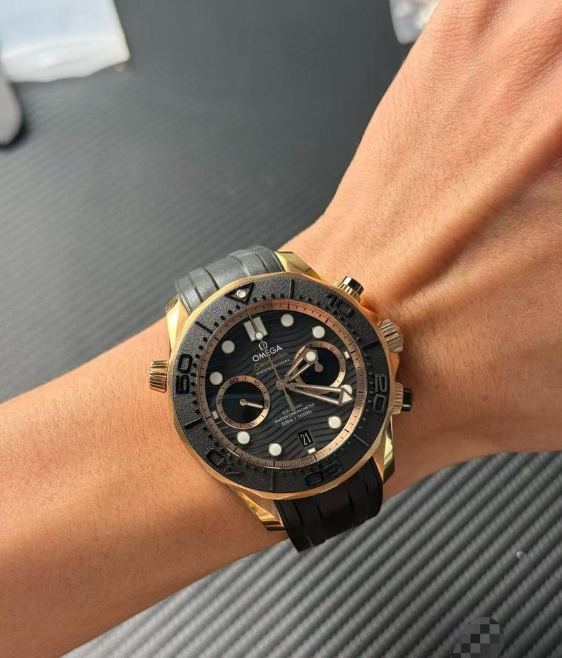 OMEGA Seamaster Diver 300M 210.62.44.51.01.001 44mm Sedna Gold Black Dial Chronograph