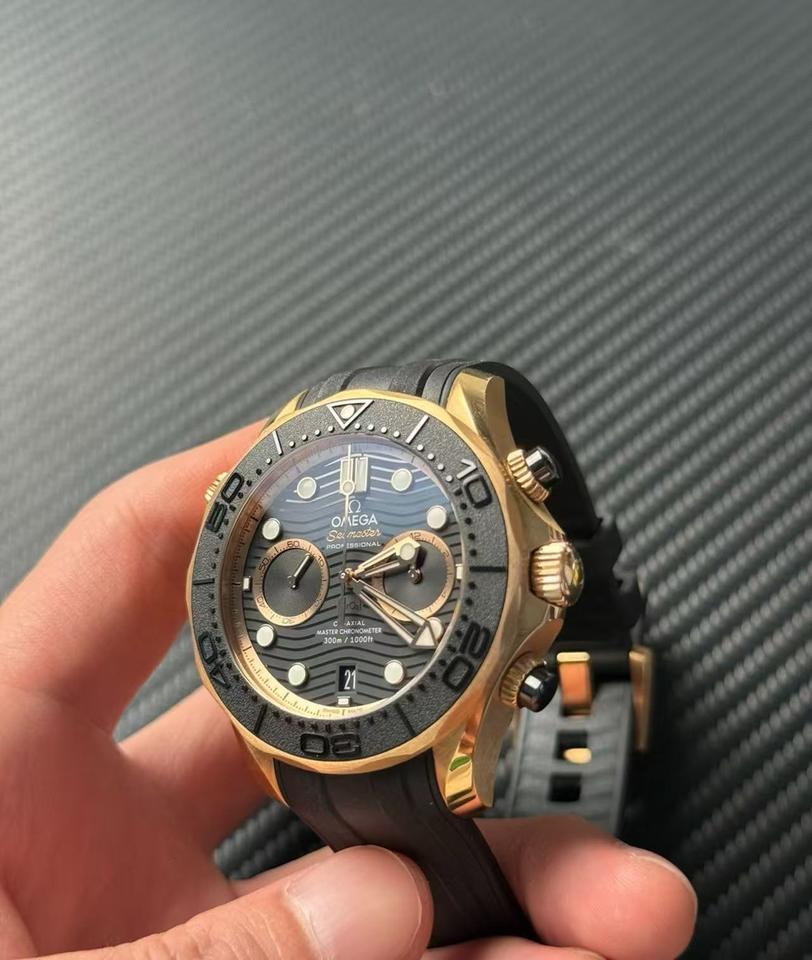 OMEGA Seamaster Diver 300M 210.62.44.51.01.001 44mm Sedna Gold Black Dial Chronograph