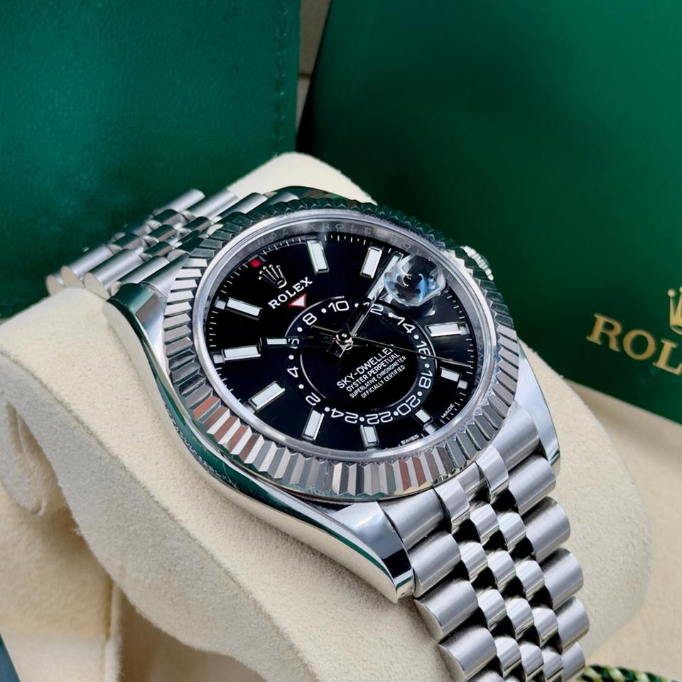 Rolex Sky-Dweller 326934 42mm Black Dial Jubilee Bracelet Automatic Watch
