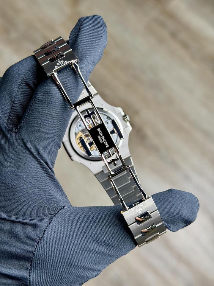 Patek Philippe Nautilus 5810/1G-001 41mm White Gold Blue Sunburst Dial Automatic Watch