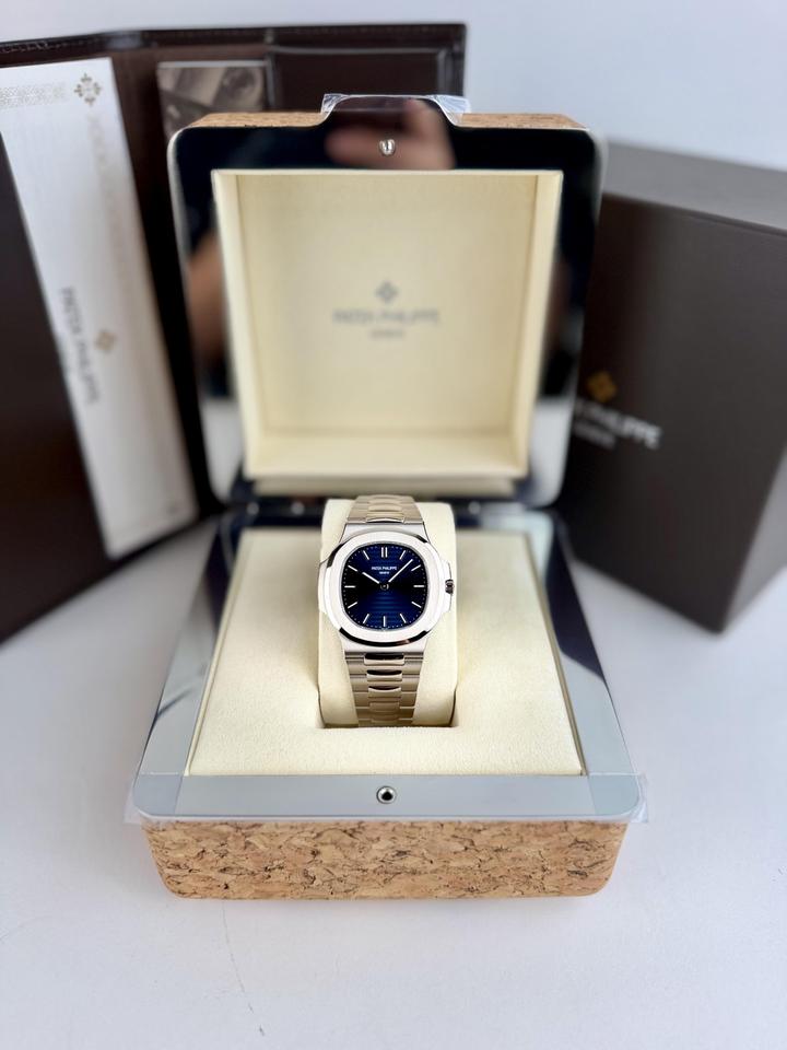 Patek Philippe Nautilus 5810/1G-001 41mm White Gold Blue Sunburst Dial Automatic Watch