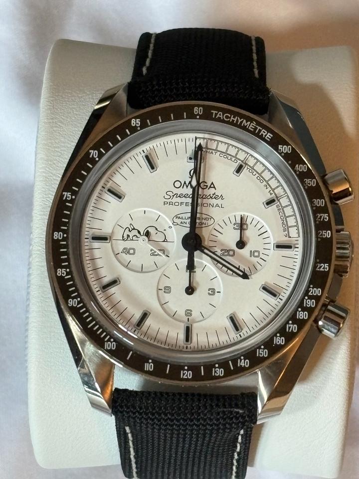 Omega Speedmaster Professional Moonwatch Snoopy Apollo 311.32.42.30.04.003