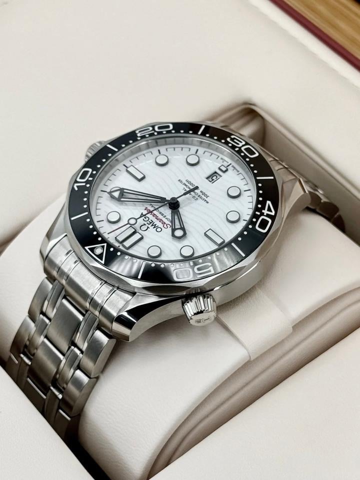 OMEGA Seamaster Diver 300M 210.30.42.20.04.001 42mm White Dial Stainless Steel Automatic Watch