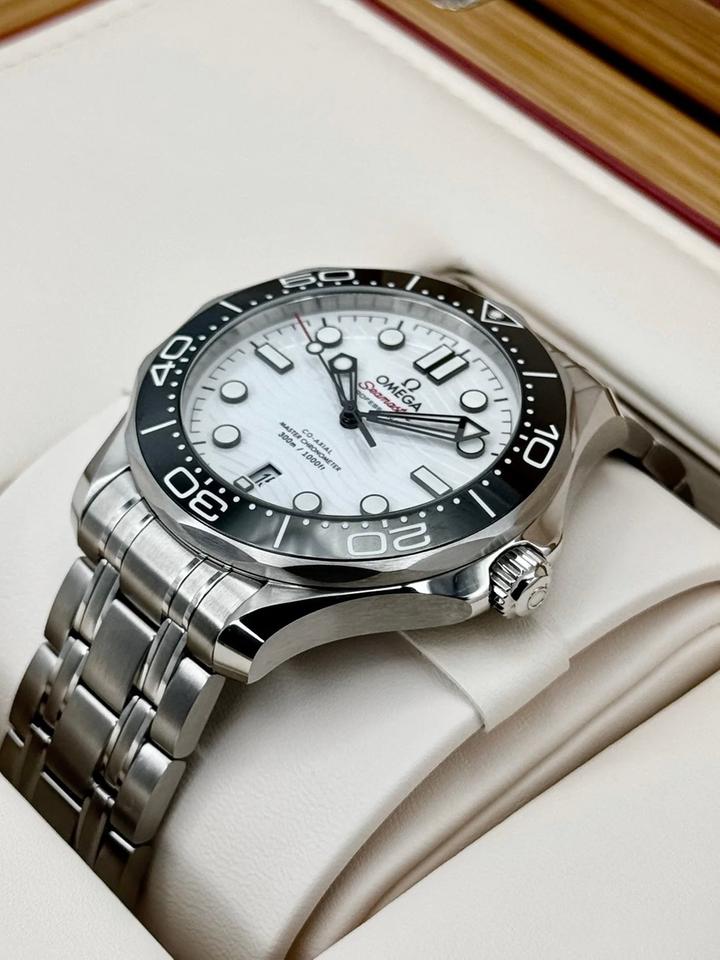 OMEGA Seamaster Diver 300M 210.30.42.20.04.001 42mm White Dial Stainless Steel Automatic Watch