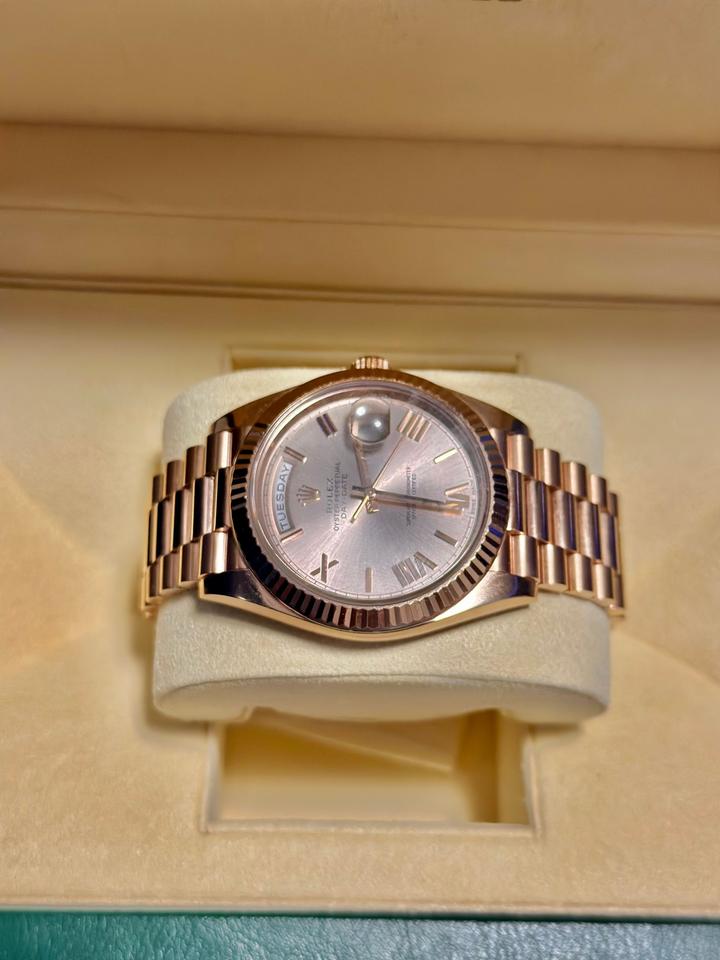 Rolex Day-Date 40 228235 40mm Everose Gold Sundust Roman Dial Automatic Watch