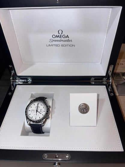 Omega Speedmaster Professional Moonwatch Snoopy Apollo 311.32.42.30.04.003